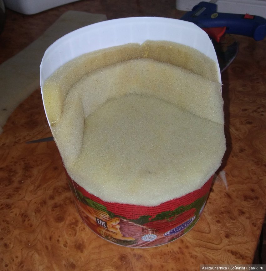 Кресло из майонезного ведерка (фото 5)