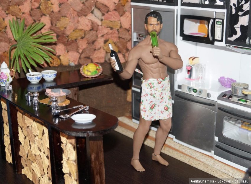 С наступающим, дорогие дамы! Амир. Phicen