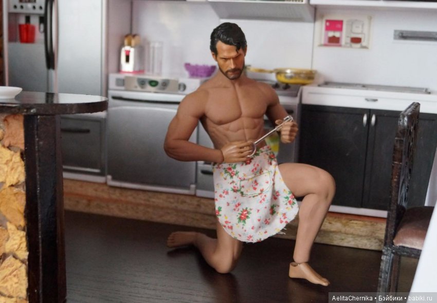 С наступающим, дорогие дамы! Амир. Phicen