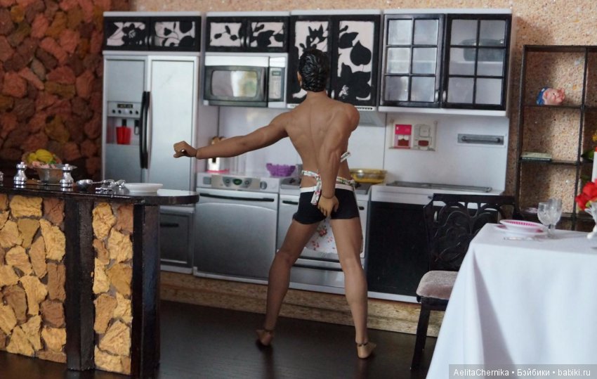 С наступающим, дорогие дамы! Амир. Phicen