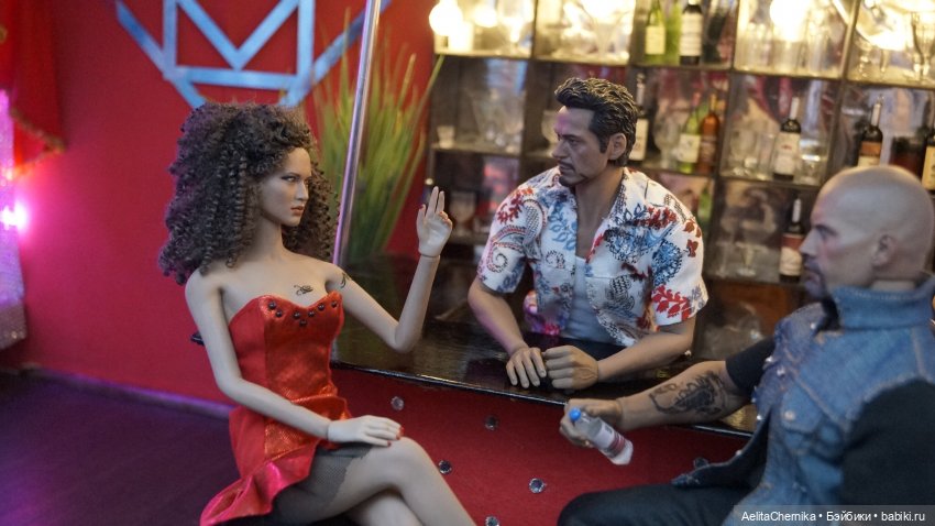 В баре — Куклы Phicen (TBLeague/Фицен): бесшовные тела