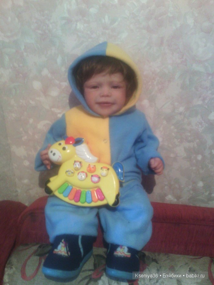 Пока мама наряжается ,я играю!