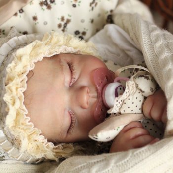 Лапочка Эрика в теплых уютных тонах...