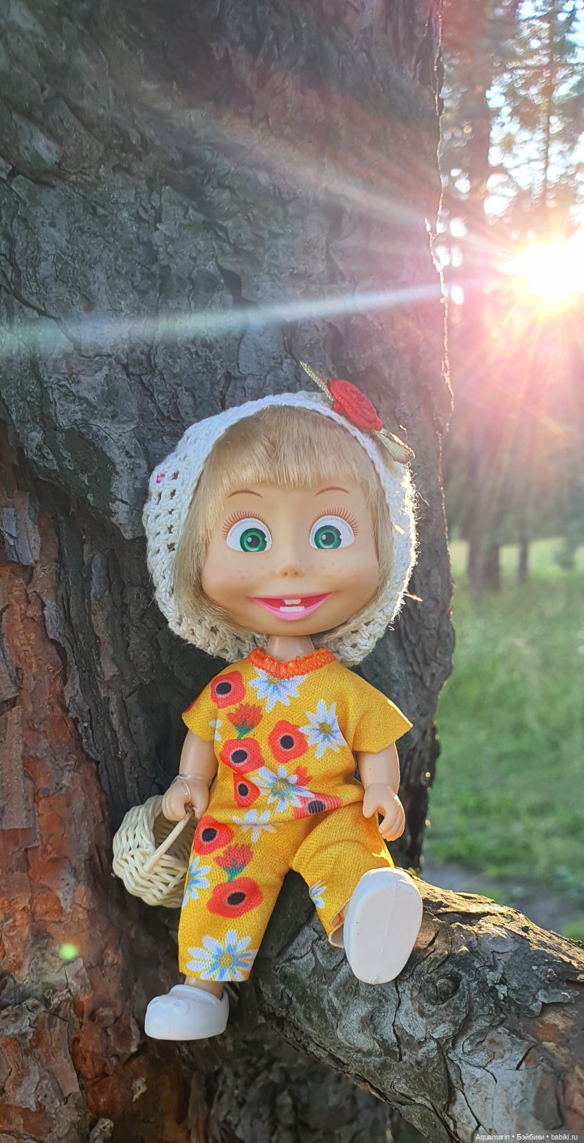 Машка в лесу — Куклы Маша и Медведь (Simba): Маша в кармашке