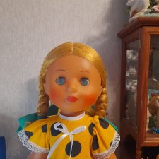 Кукла в желтом платье