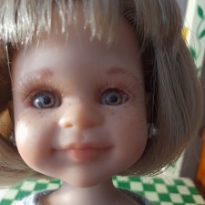 Клео со светло- карими глазами