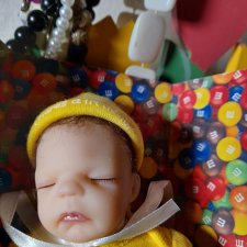 Нежный малышок М&М-ка TheAshton-DrakeGalleries