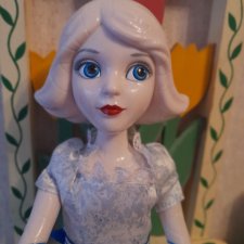 China Girl ( Фарфоровая кукла) -  персонаж фильма «Оз: Великий и Ужасный»