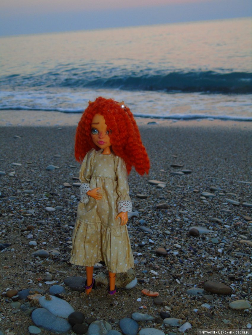 Новая куколка и её первый рассвет у моря
