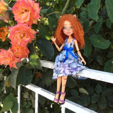 Новая куколка и её первый рассвет у моря