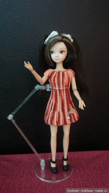 Obitsu и Azone - Подставки для кукол: сравнение (фото 7)