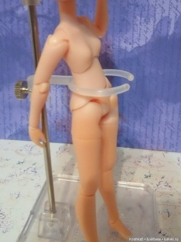 Obitsu и Azone - Подставки для кукол: сравнение (фото 3)