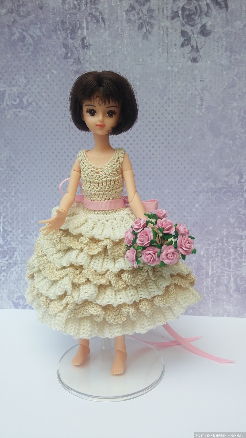 Obitsu и Azone - Подставки для кукол: сравнение