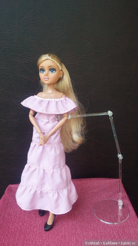 Obitsu и Azone - Подставки для кукол: сравнение