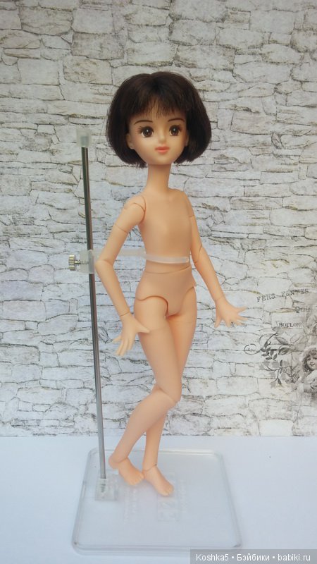 Obitsu и Azone - Подставки для кукол: сравнение (фото 2)