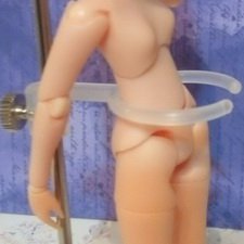 Obitsu и Azone - Подставки для кукол: сравнение