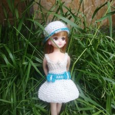 Маленькая леди в саду