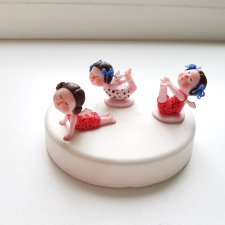 Милая миниатюра из шоколадных яиц с сюрпризом