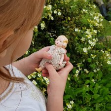 Новенькая девочка Анютка