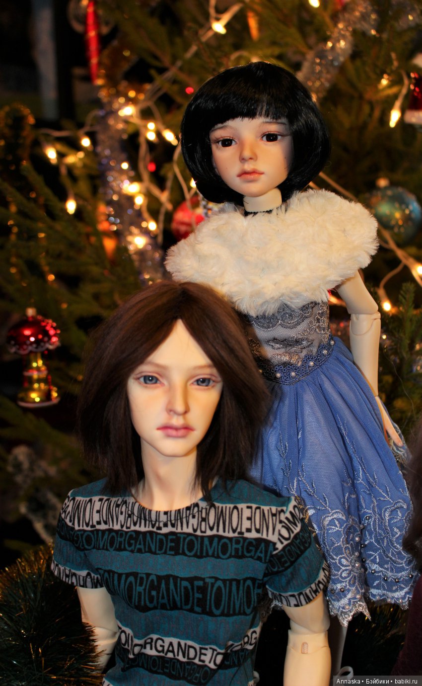 Пока не погасли на елке огни