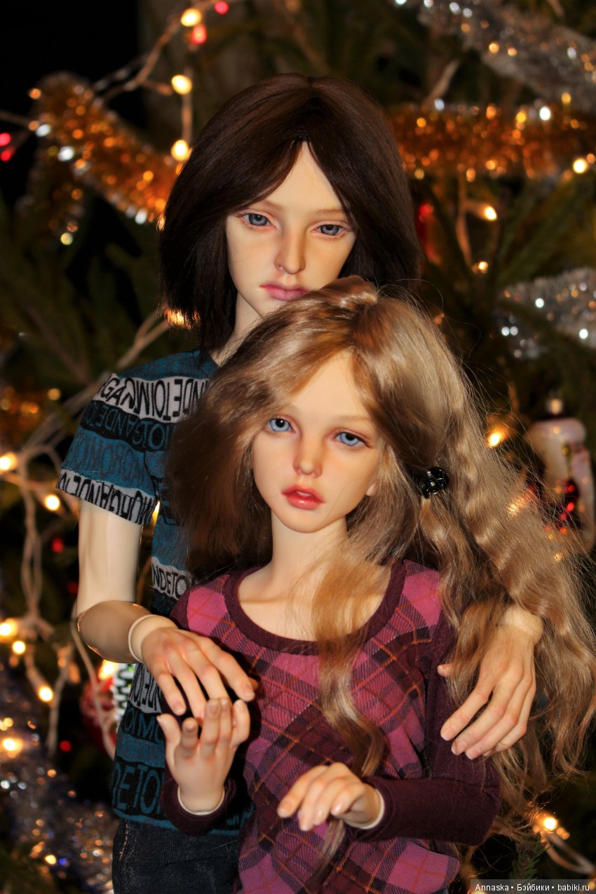 Пока не погасли на елке огни