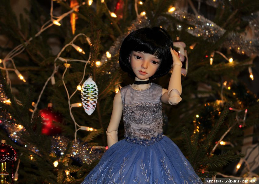 Пока не погасли на елке огни