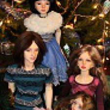 Пока не погасли на елке огни