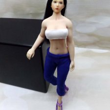 Малышка Фицен (примерка штанов)