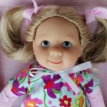 Мягкотелая куколка с виниловой головой.