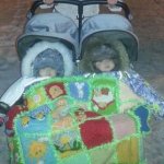 Наш вязанный шерстяной пледик из квадратиков с вышивкой.