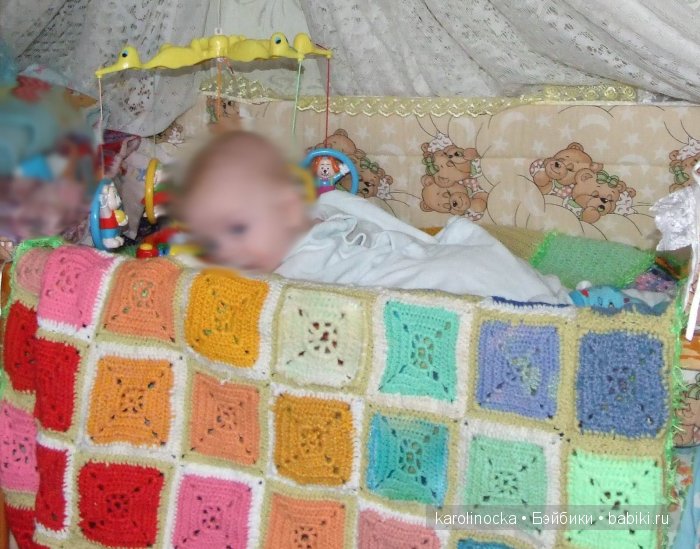 Наш вязанный шерстяной пледик из квадратиков с вышивкой (фото 3)