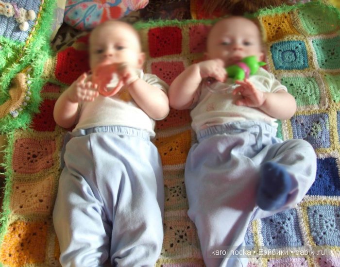 Наш вязанный шерстяной пледик из квадратиков с вышивкой (фото 4)