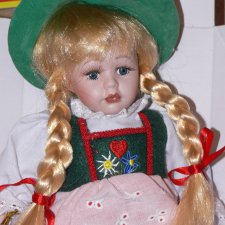 Куколка из Германии в национальном костюме. с подставкой.
