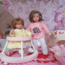 Детки для кукольного домика