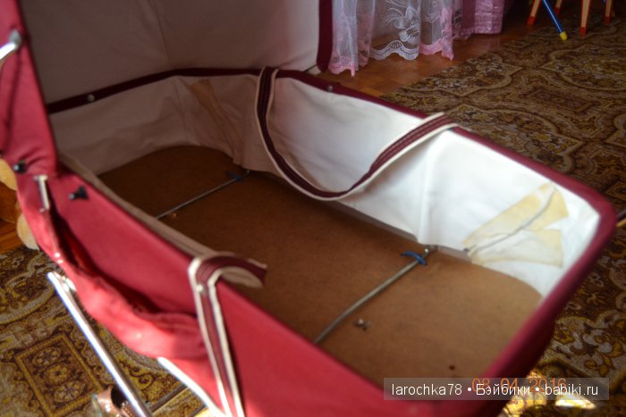 Внутри был порван дермантин