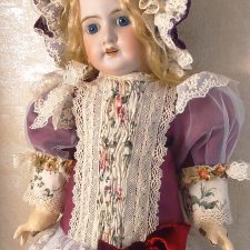 Нарядное сатиновое платье цвета бордо для любимых куколок.