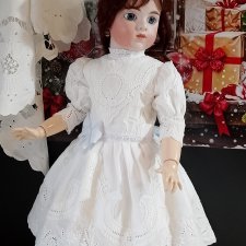 Нарядное чайное батистовое платье для кукол ориентировочно 41-46см роста
