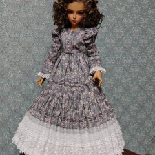 Розы на сером