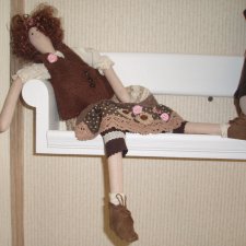 Полка-диван для сидячих кукол