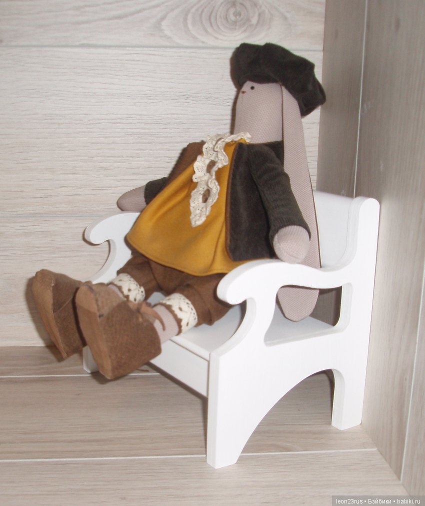 На чём сидят наши куклы — Мебель для кукол и домиков: фото