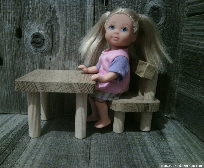 На чём сидят наши куклы — Мебель для кукол и домиков: фото
