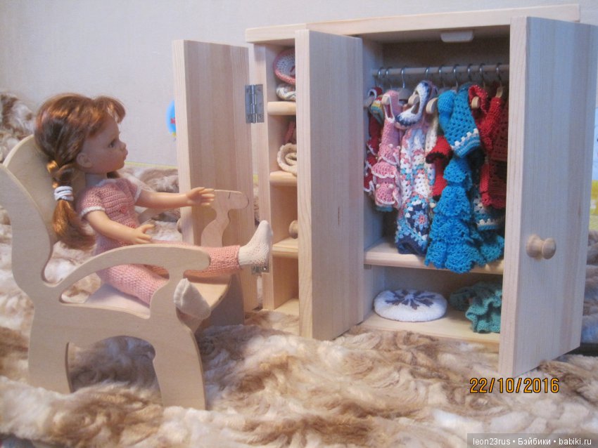 На чём сидят наши куклы — Мебель для кукол и домиков: фото