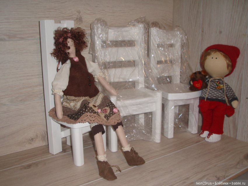 На чём сидят наши куклы — Мебель для кукол и домиков: фото