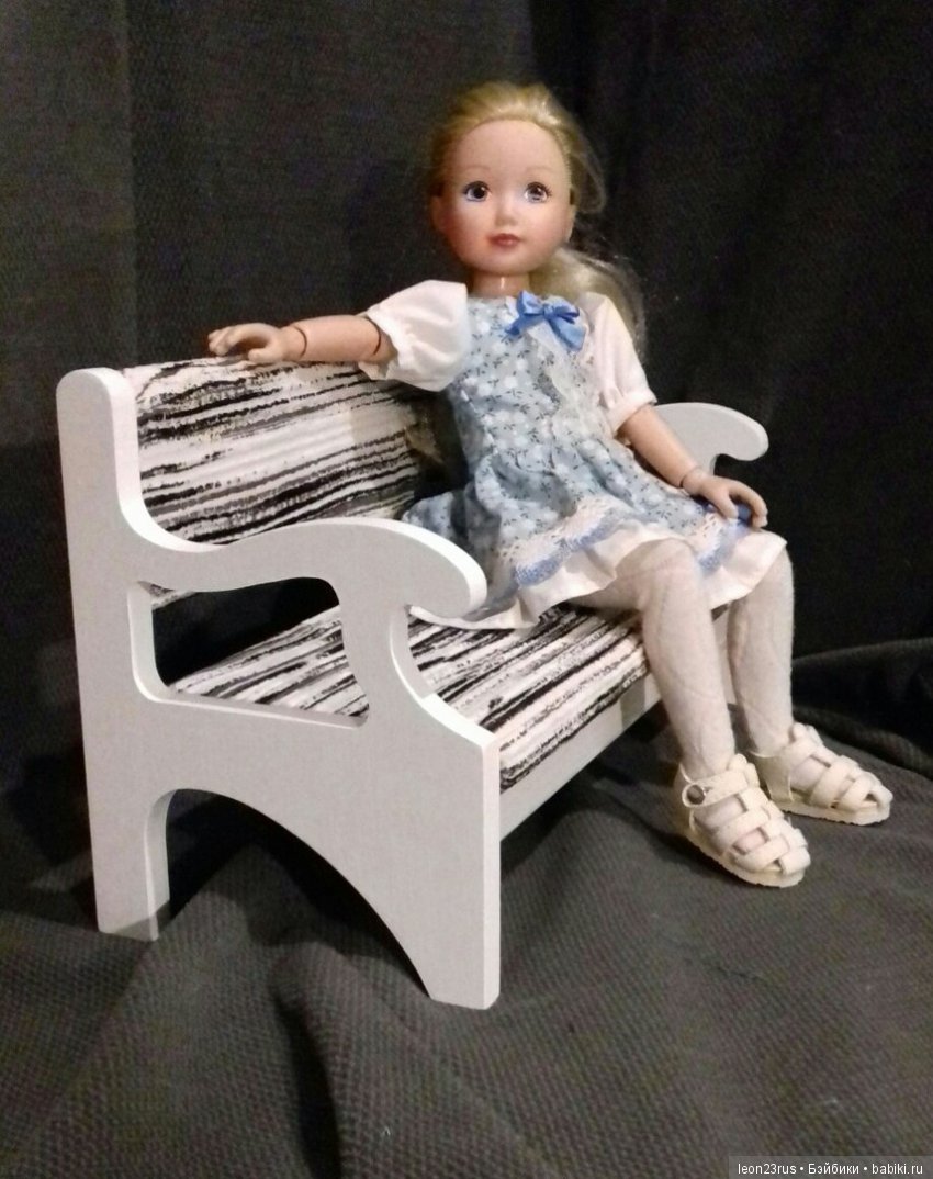 На чём сидят наши куклы — Мебель для кукол и домиков: фото