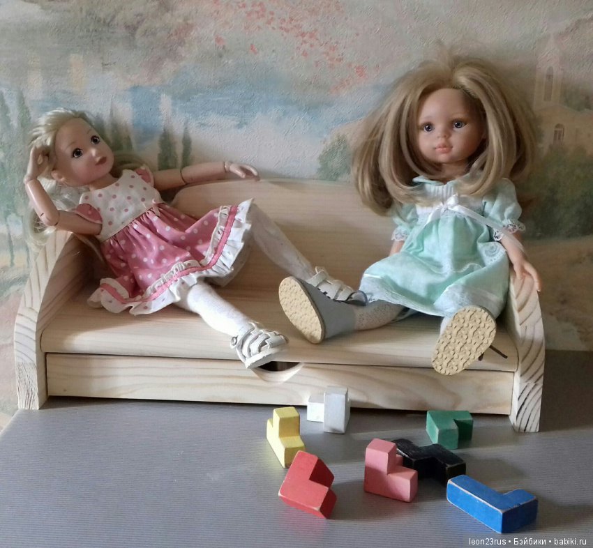 На чём сидят наши куклы — Мебель для кукол и домиков: фото