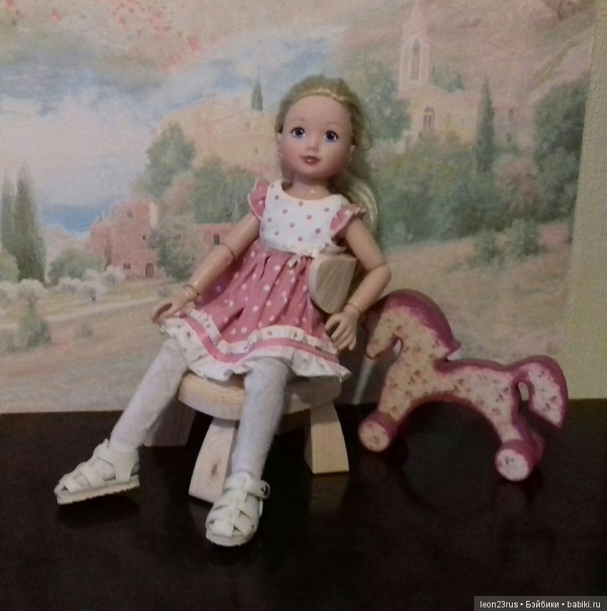 На чём сидят наши куклы — Мебель для кукол и домиков: фото