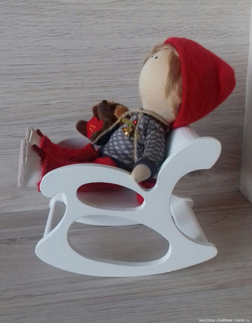 На чём сидят наши куклы — Мебель для кукол и домиков: фото