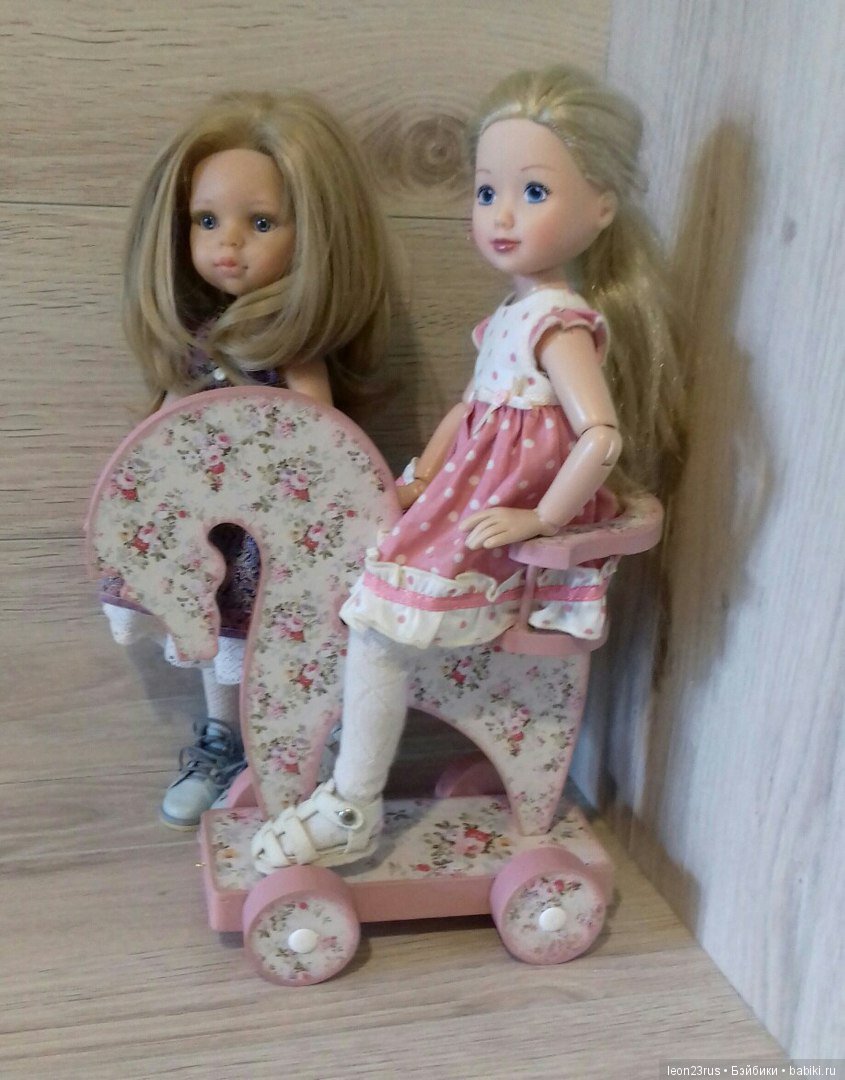 На чём сидят наши куклы — Мебель для кукол и домиков: фото