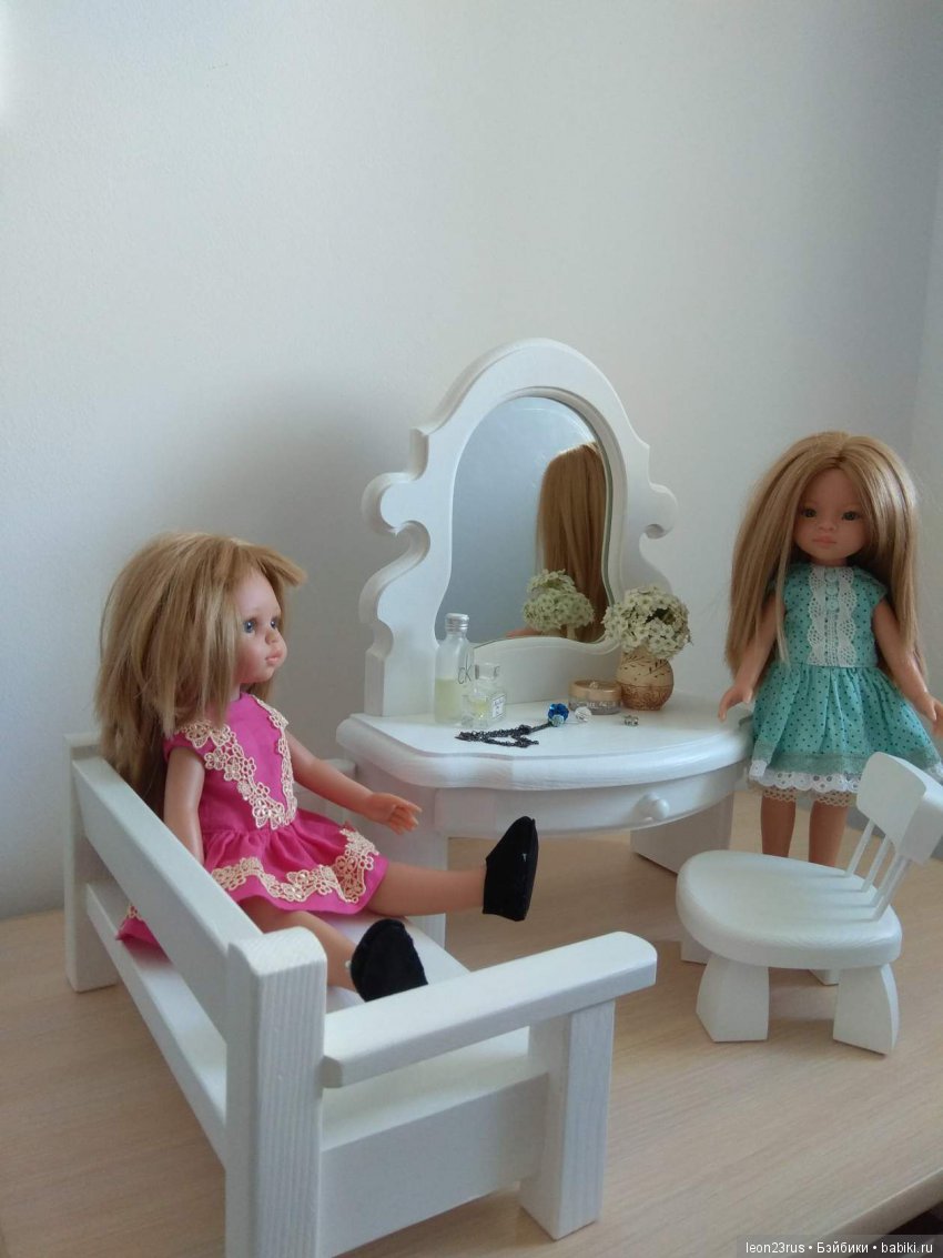 На чём сидят наши куклы — Мебель для кукол и домиков: фото