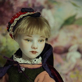 Красная шапочка. Фарфоровая шарнирная кукла